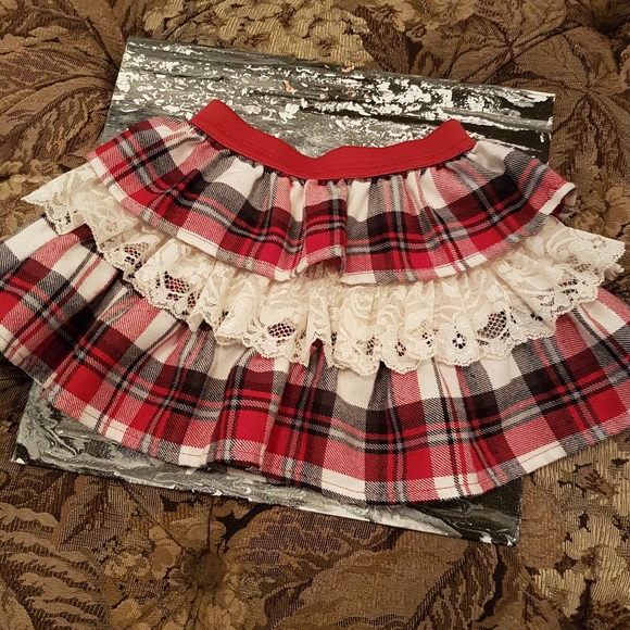 Flouncy little Skirt - Picture 1 of 3